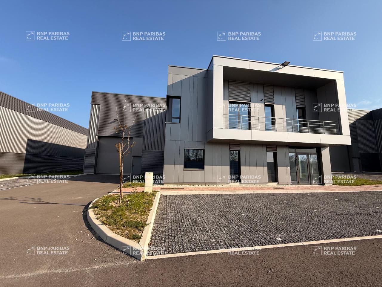 Vente PME-PMI 699.8 m² non divisibles 77181 Courtry