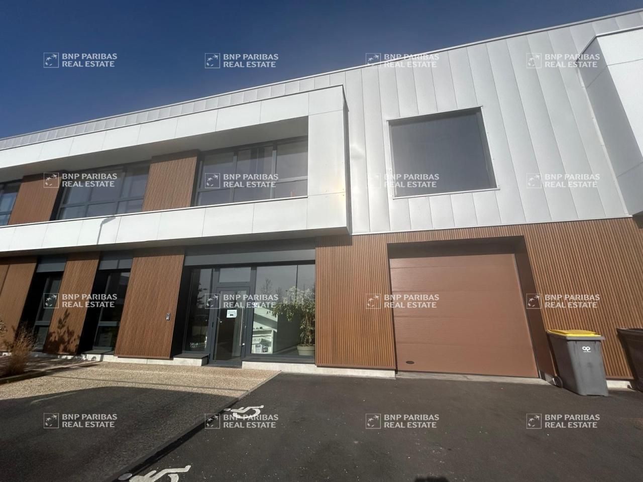 225 m² pour ce activité en location à Loos