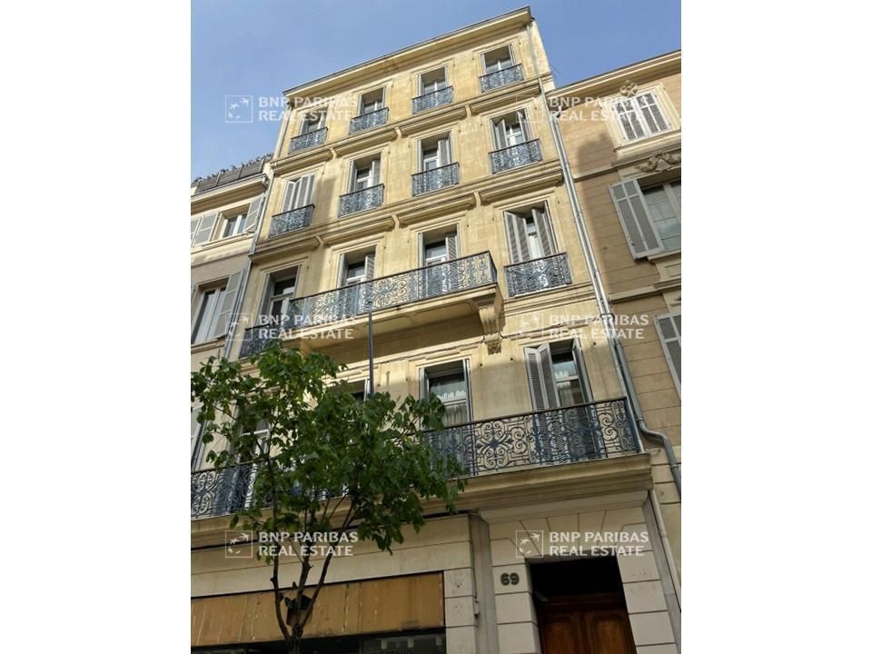 934.59 m² pour ce bureaux en location à Marseille 06