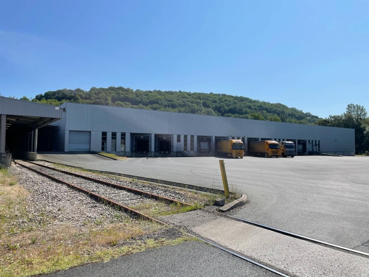 40000 m² pour cetentrepôts classe b en vente à Le lardin-saint-lazare