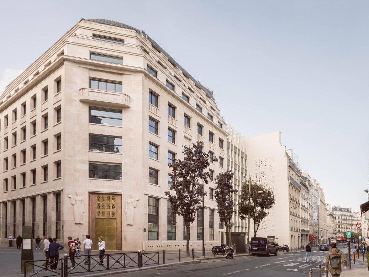 9613 m² pour ce bureaux en location à Paris