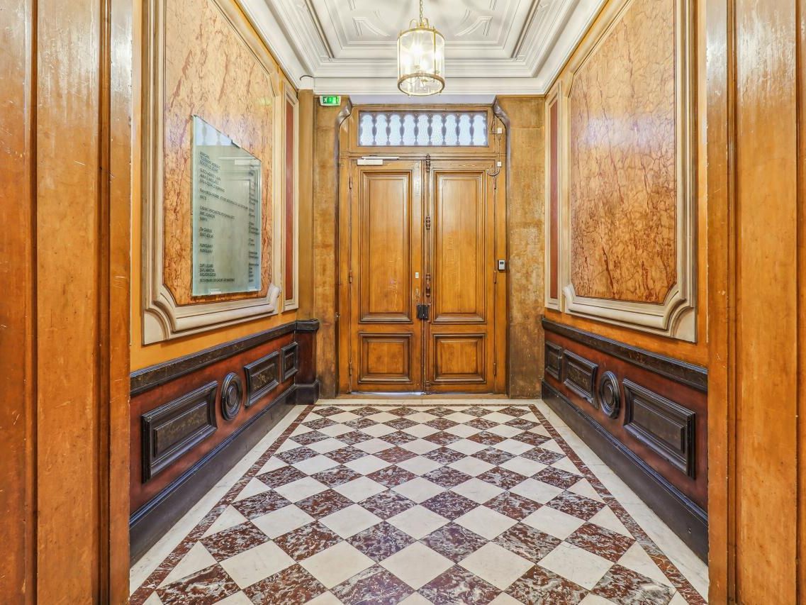 330 m² pour ce bureaux en location à Paris