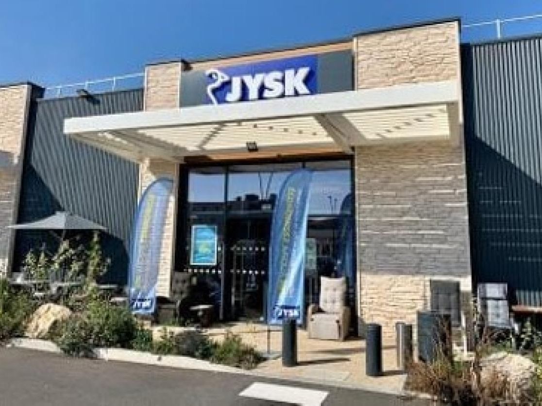 Location Local commercial 957 m² non divisibles 13920 Saint-mitre-les-remparts