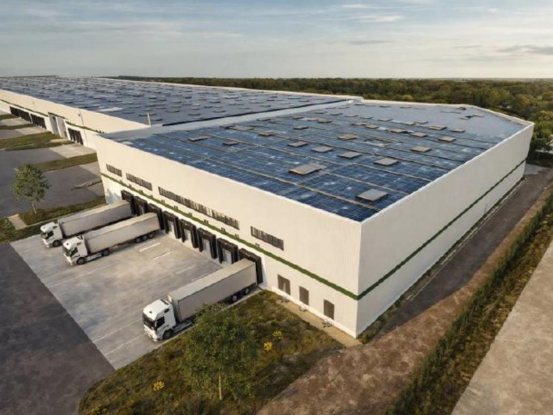 5563 m² pour cetentrepôts classe a en location à Satolas-et-bonce