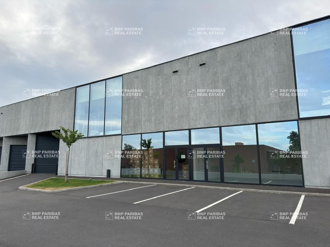 525 m² pour ce activité en location à Neuville-en-ferrain