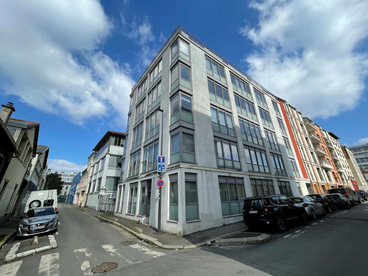 583 m² pour ce bureaux en location à Montreuil