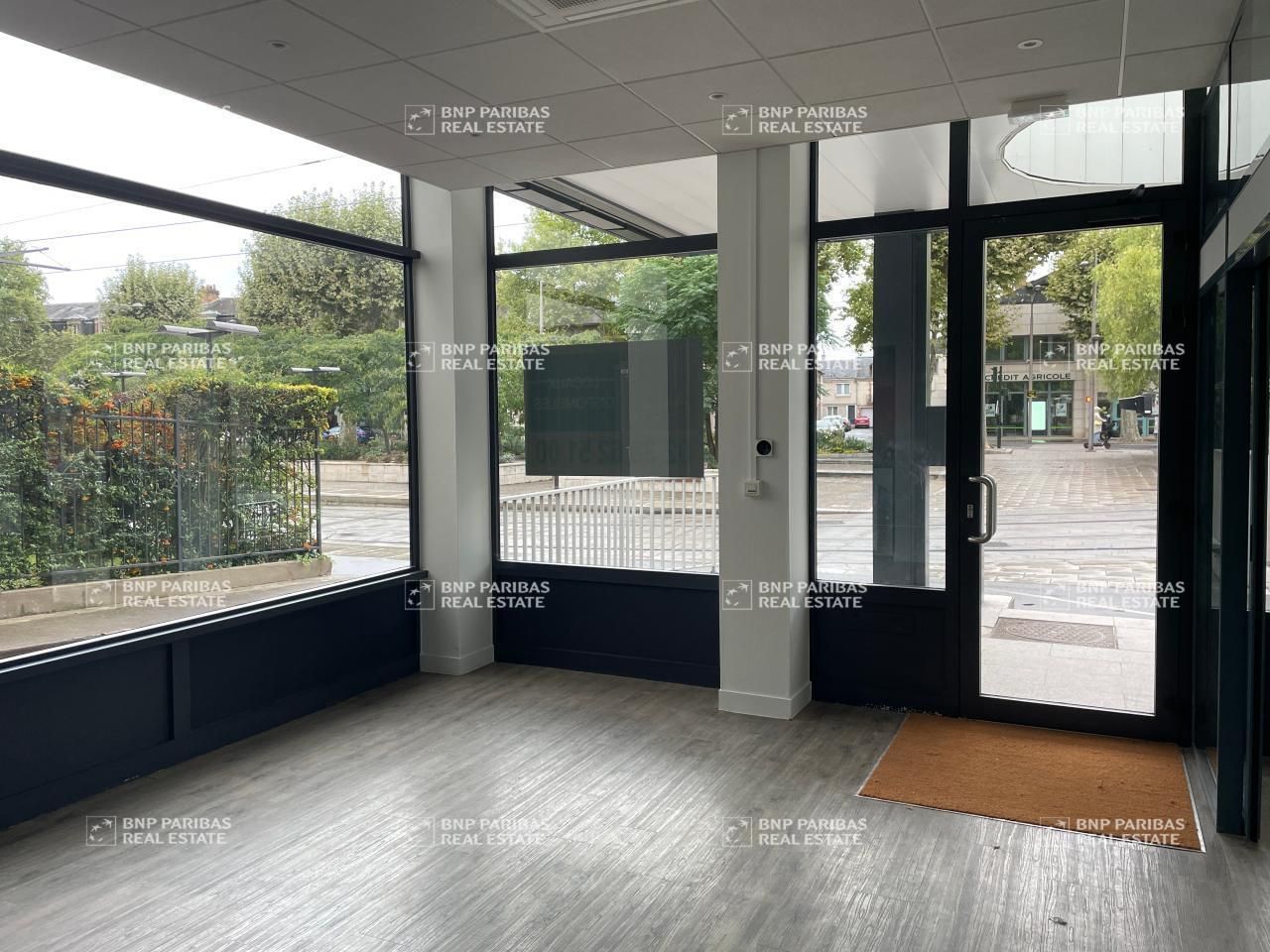 330 m² pour ce bureaux en location à Orléans
