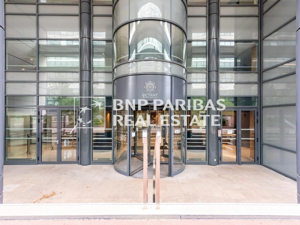 10063 m² pour ce bureaux en location à Levallois-perret
