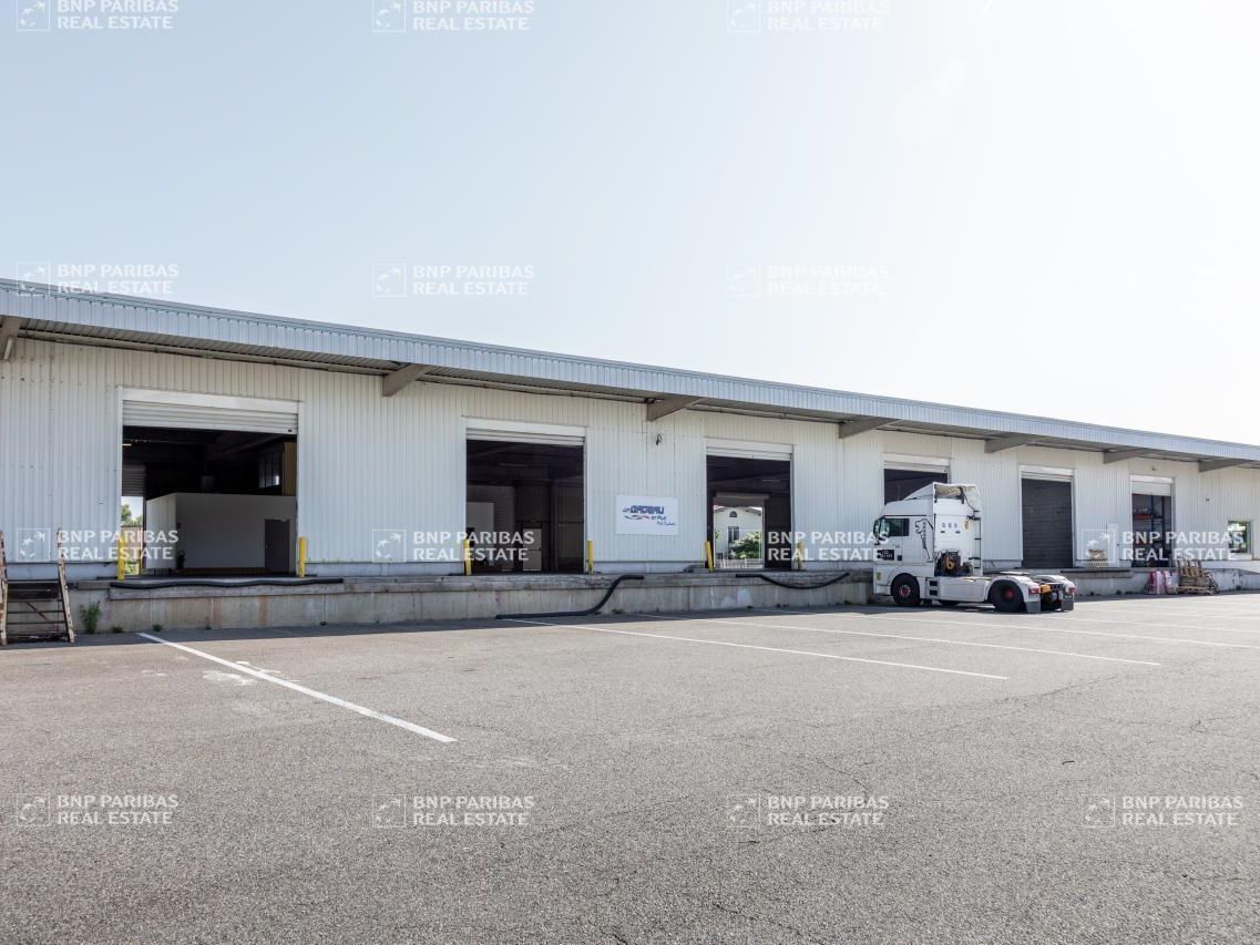 858 m² pour ce activité en location à Portet-sur-garonne
