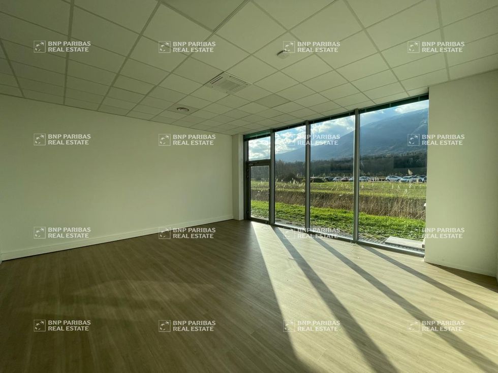 608.01 m² pour ce activité en location à La motte-servolex