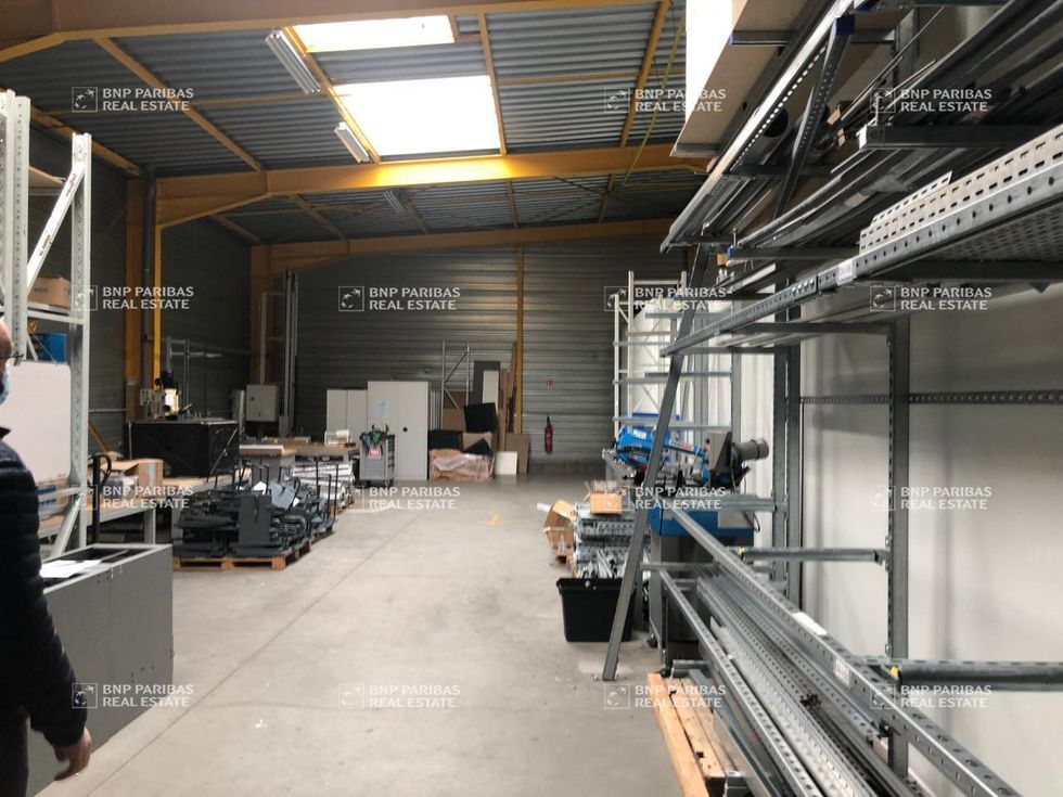 1160 m² pour ce activité en location à Décines-charpieu