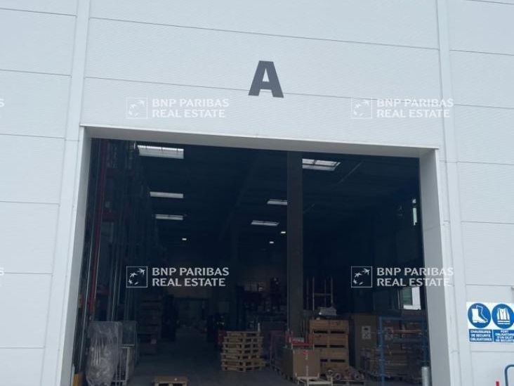 13518 m² pour cetentrepôts classe a en vente à Vendenheim