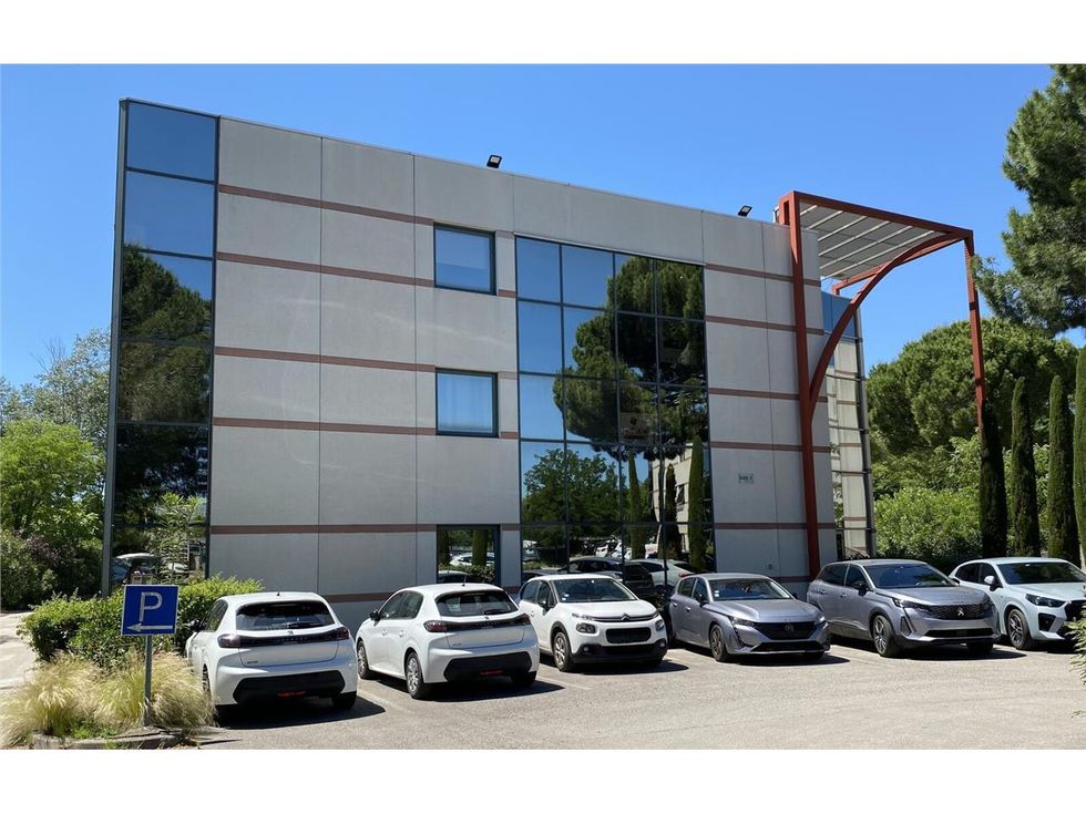 CBRE vous propose à la location, des bureaux lumi