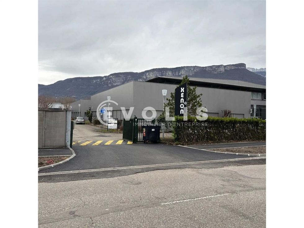Nous proposons à la location des bureaux situés à