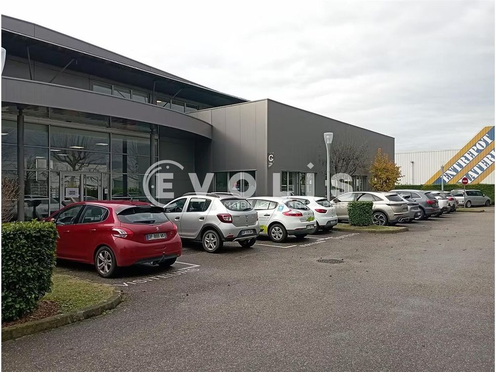 Nous proposons à la location des bureaux situés à