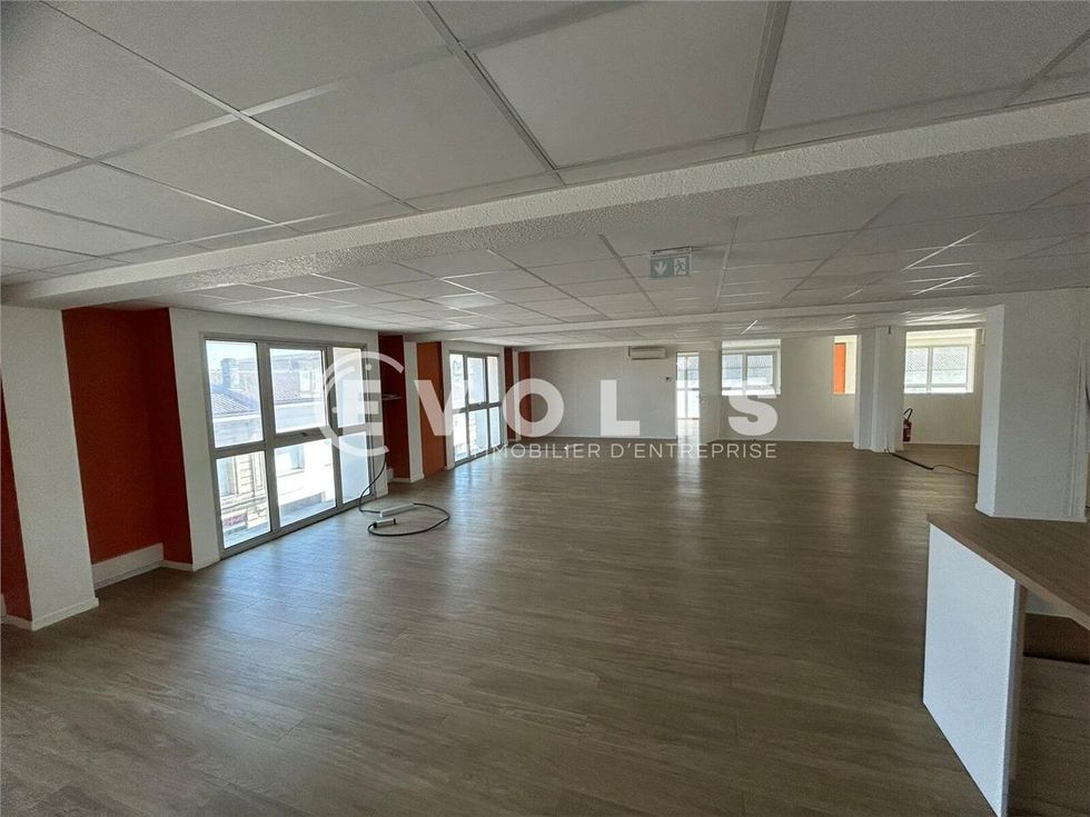 Situés dans le quartier des Chartrons, sur un cou
