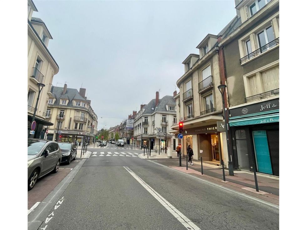 Local commercial sur emplacement n°1 à EVREUX