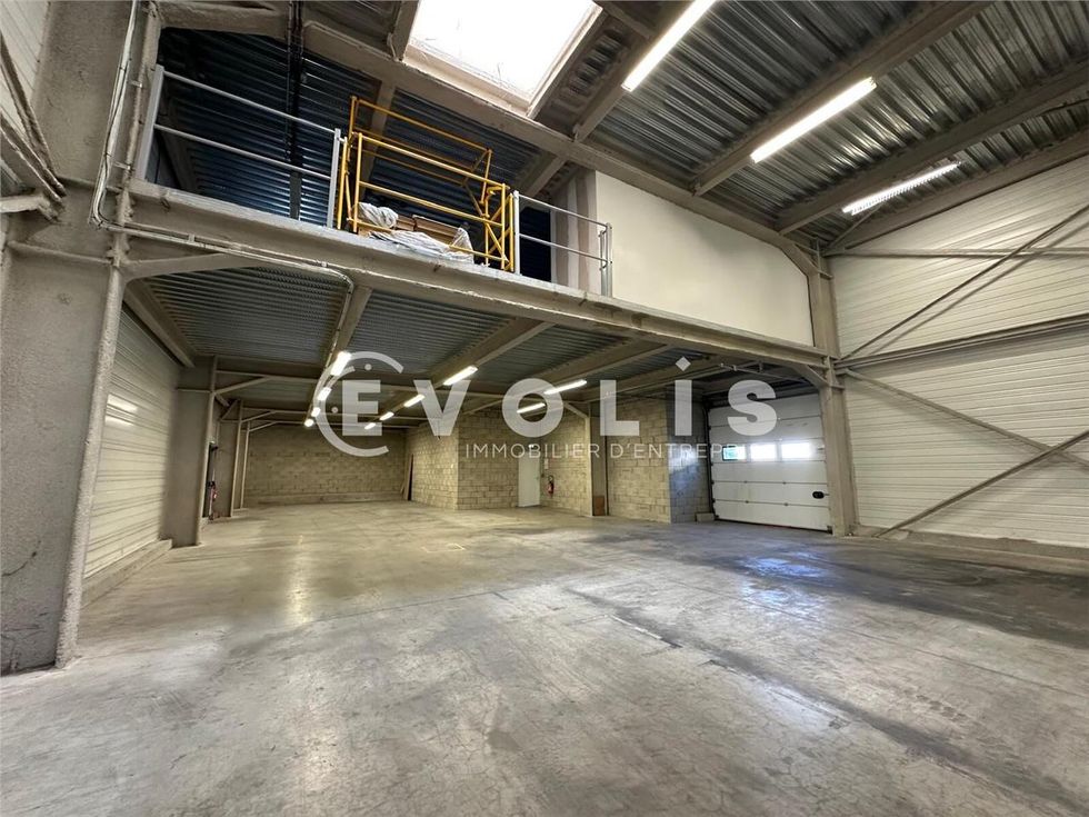 EVOLIS vous propose à la location 725 m² de locau