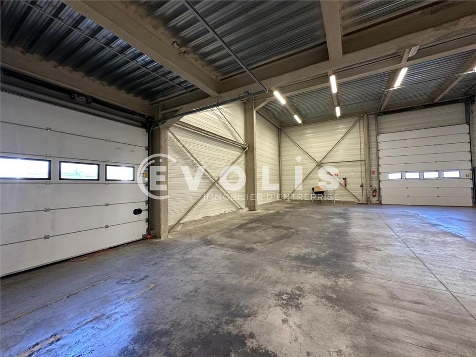 EVOLIS vous propose à la location 725 m² de locau