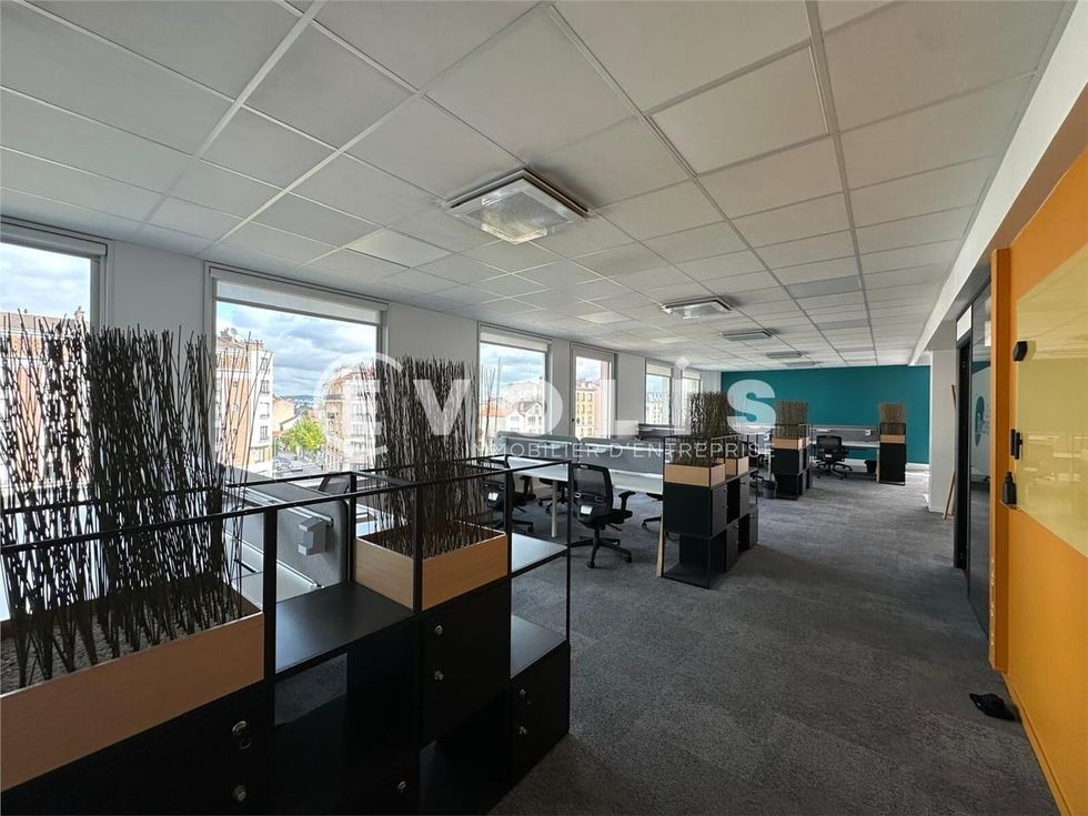 EVOLIS vous propose à la location 927 m² de burea