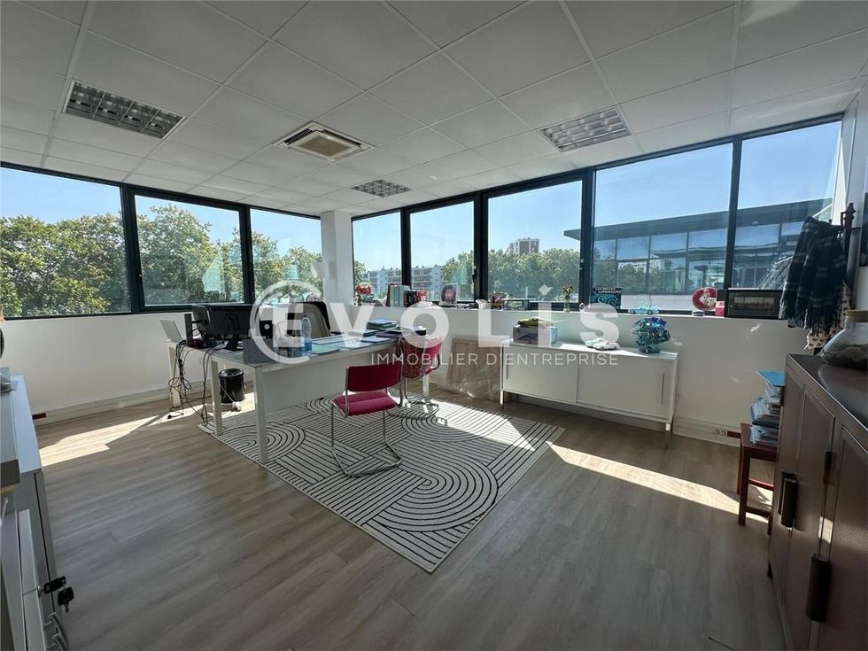 EVOLIS vous propose à la location 587 m² de burea
