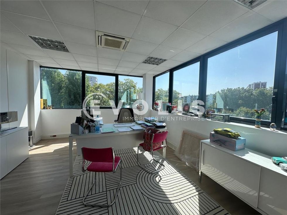 EVOLIS vous propose à la location 587 m² de burea