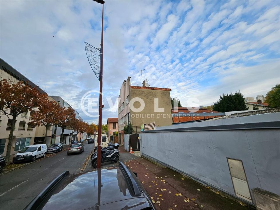 EVOLIS vous propose à la vente un entrepôt de 304
