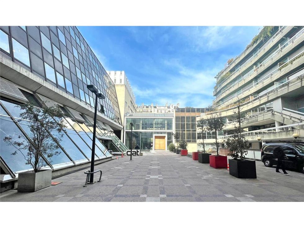 Bureaux de 752 m² non divisibles à Vendre à PARIS
