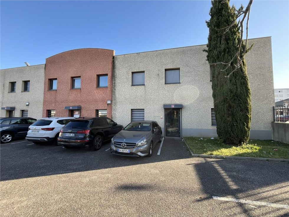 Découvrez ce local d'activités à la location idéa