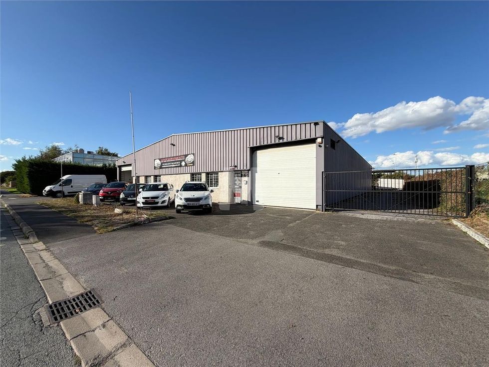 Sur une parcelle de 1 505 m², ce bâtiment indépe