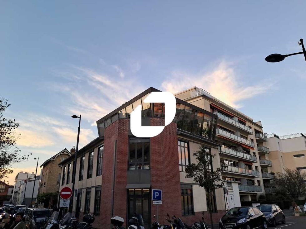 Immeuble indépendant de très bon standing en R+2