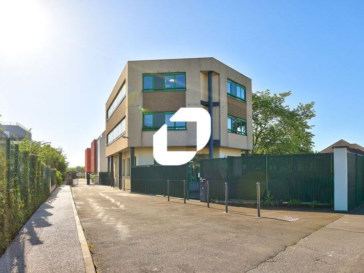 Immeuble de bureaux indépendant de 670 m² à Ponta