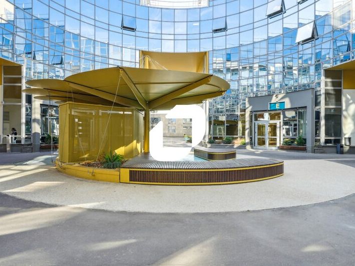 Au sein de l'immeuble l'Odyssée, dans le quartier