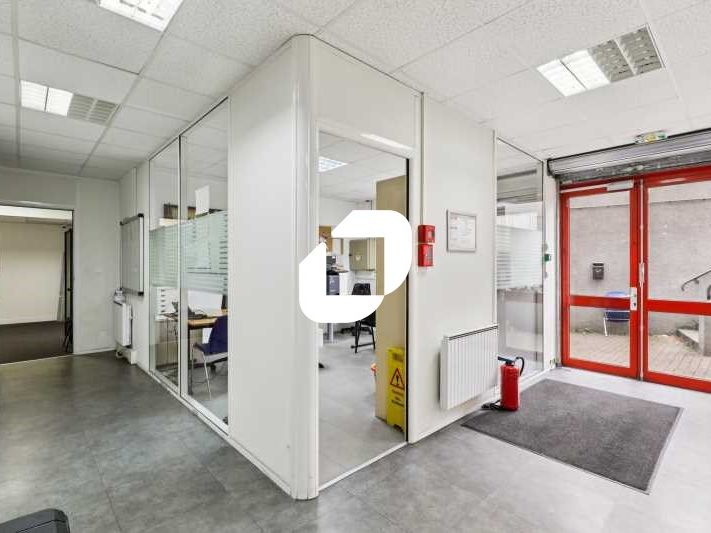 Bâtiment mixte idéal pour accueillir votre activi