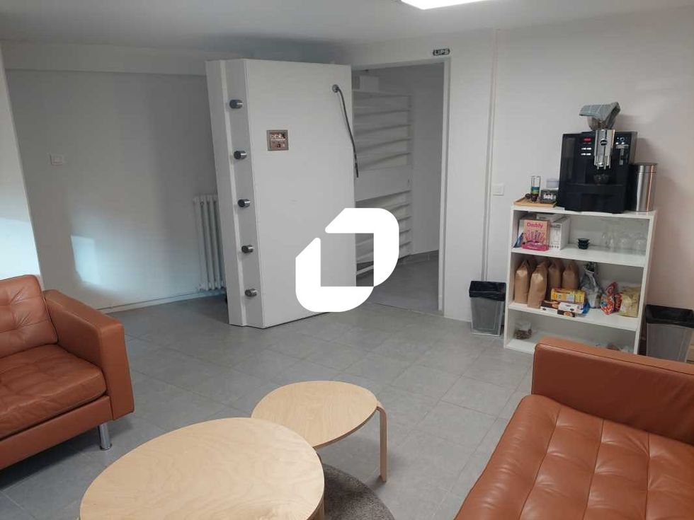 Idéalement situés, dans le centre de Meudon, IMMP