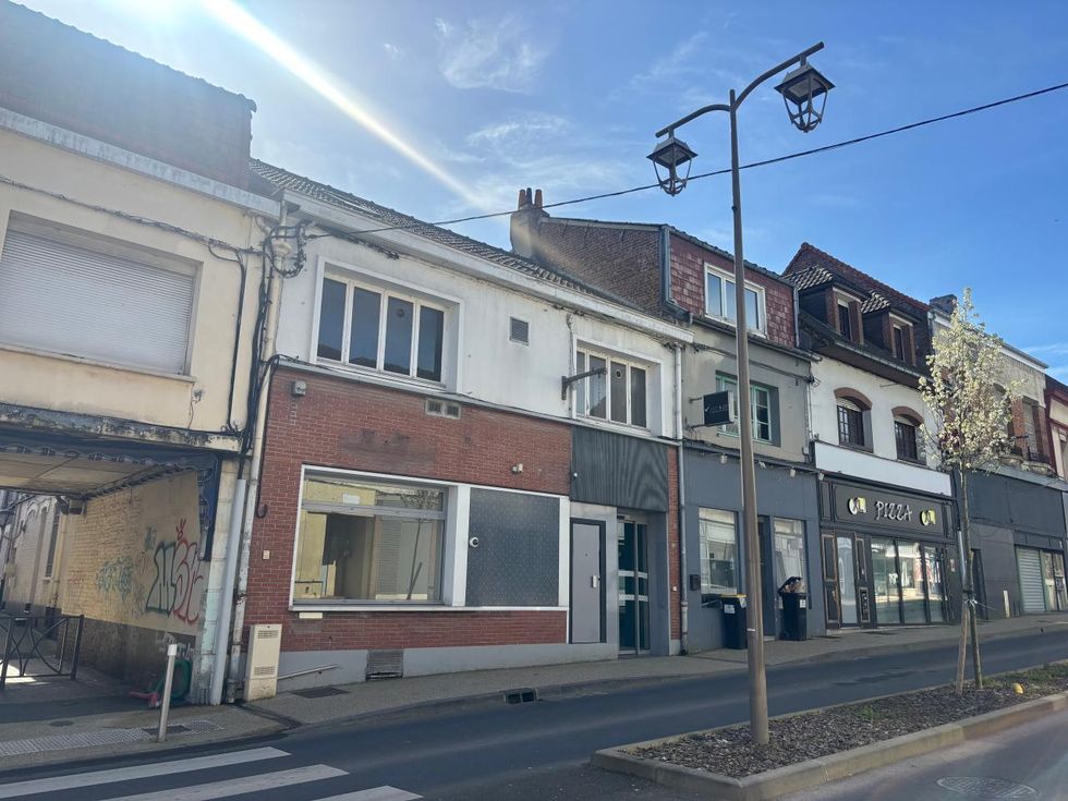 300 m² pour ce bureaux en vente à Bruay-la-buissière