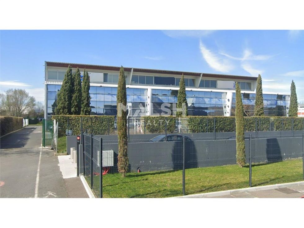 MALSH Realty vous propose à la vente ou à la loca