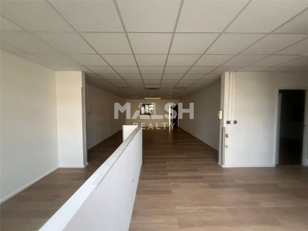 Nous vous proposons à la location un local commer