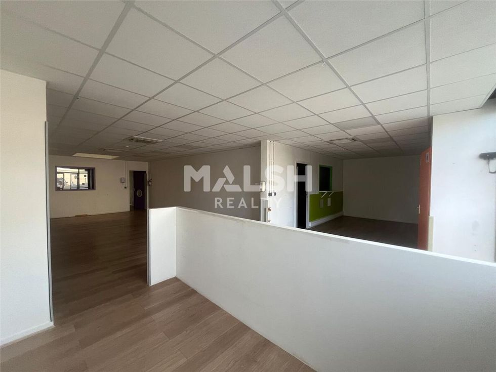 Nous vous proposons à la location un local commer