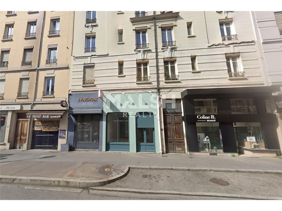 Nous vous proposons à la location un local commer