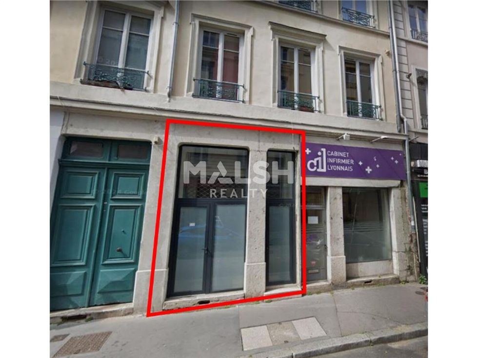 Nous vous proposons à la location un local commer