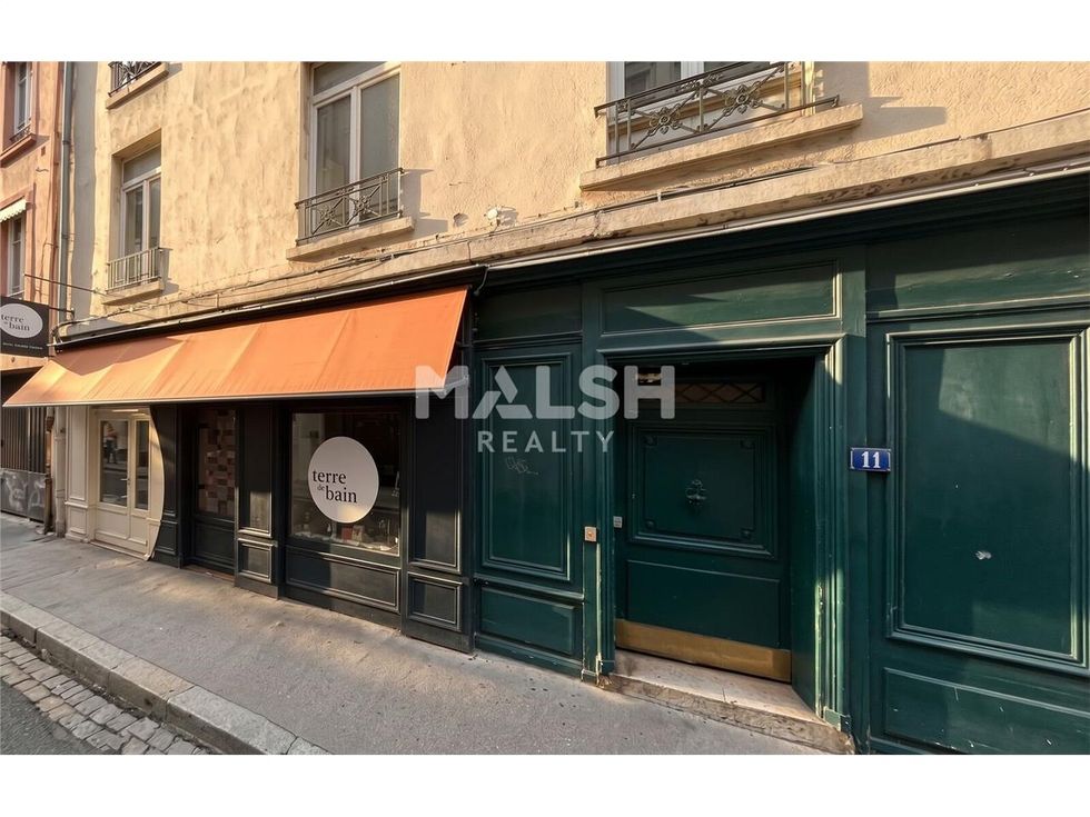 Nous vous proposons à la location un local commer