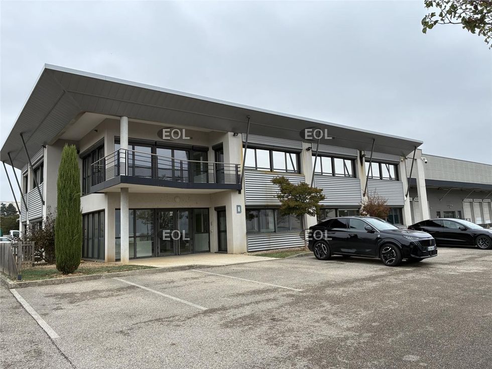 Location Local d'activités 3653.0 m² non divisibles