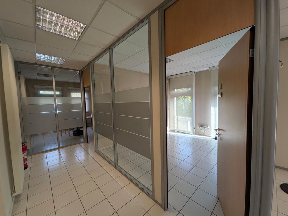 Vente Local commercial 147 m² non divisibles 78320 Le mesnil-saint-denis