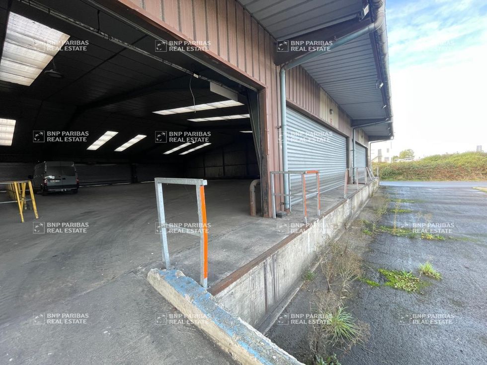 1000 m² pour ce activité en location à Bédée