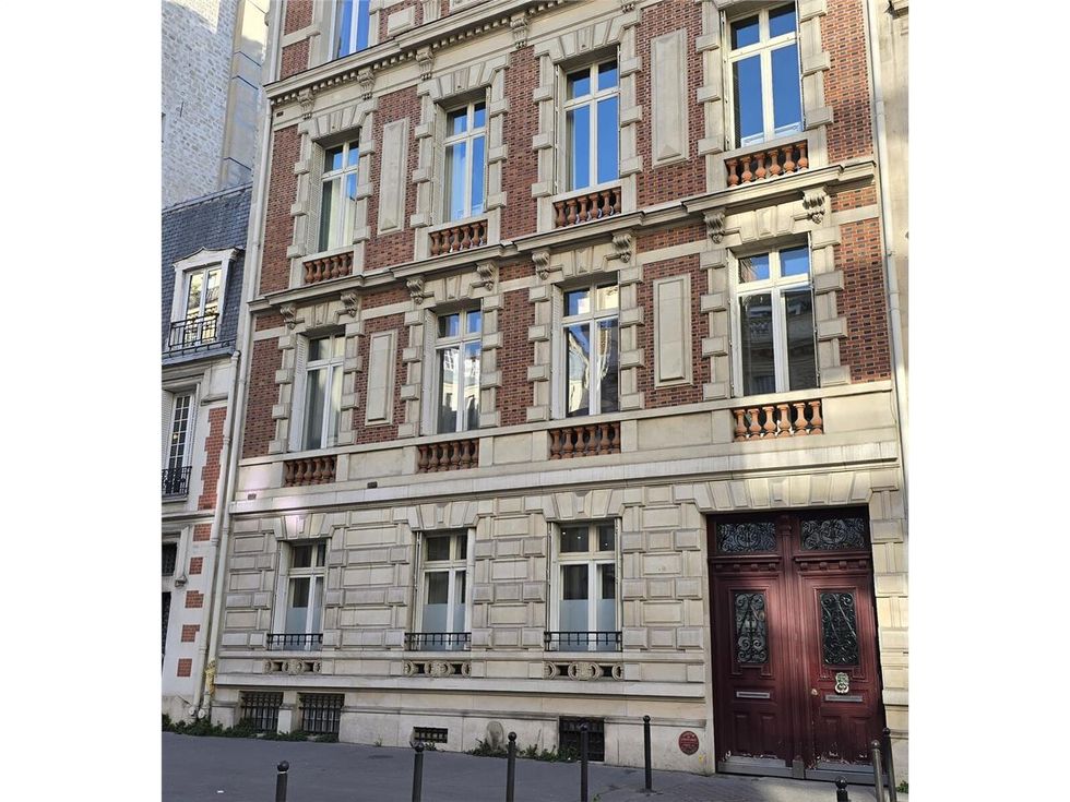 Nous vous proposons à la vente des locaux idéal p