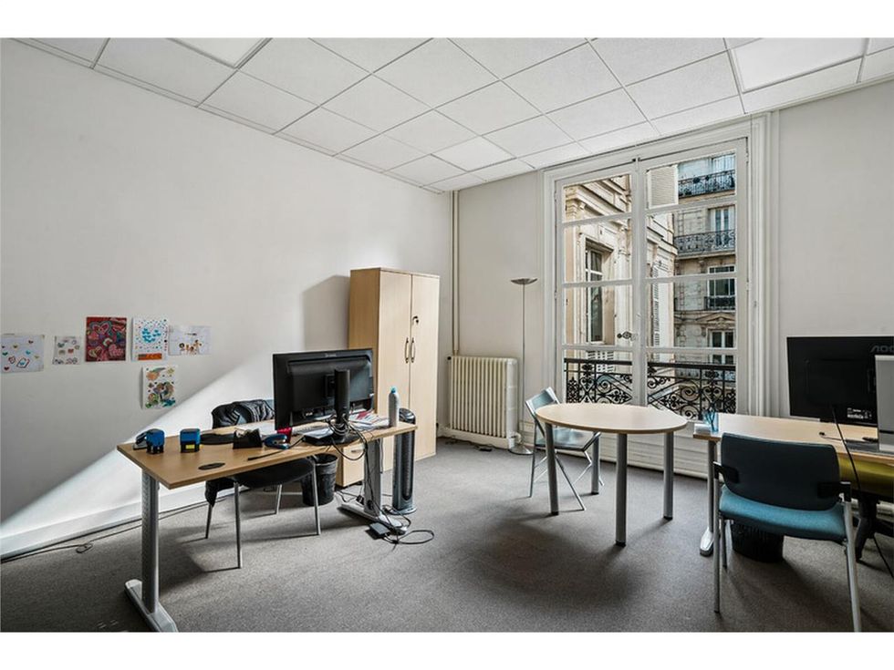 Nous vous proposons à la vente un espace de burea