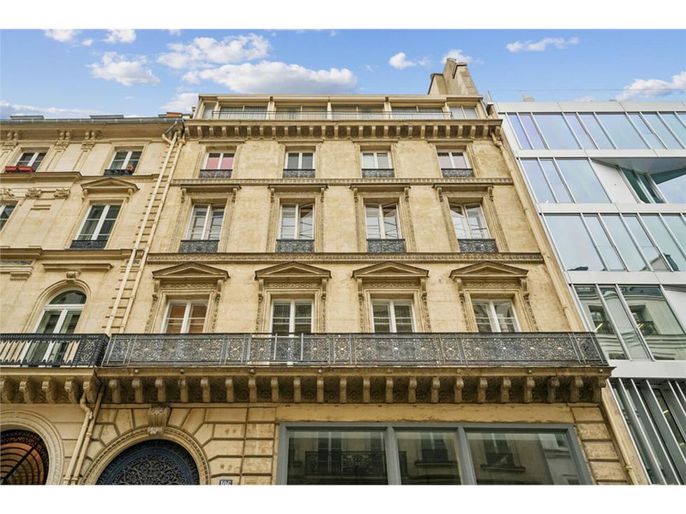 Située entre les Grands Boulevards et la place de