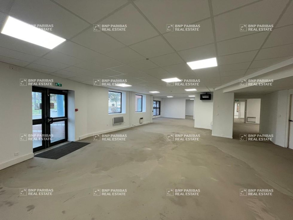 500 m² pour ce bureaux en vente à Évry-courcouronnes