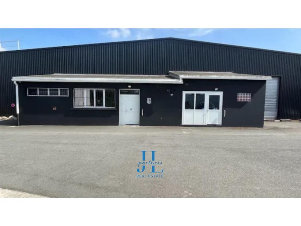 À LOUER – LOCAL COMMERCIAL 93 M² – PESSAC – PROXIMITÉ BERSOL – FUTUR ERP